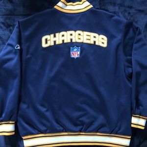 Chargers pull over jacket